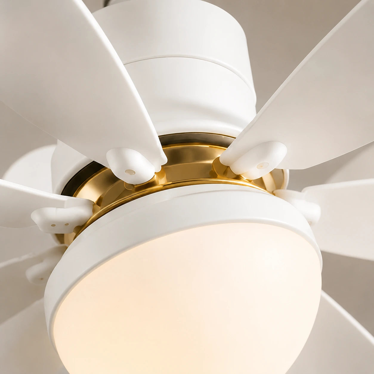 Ventilateur de Plafond LED – Votre confort 2 en 1